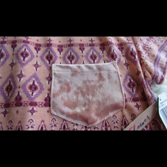 Wallflower Super Cute And Cool Design Top - Picture 2 of 8